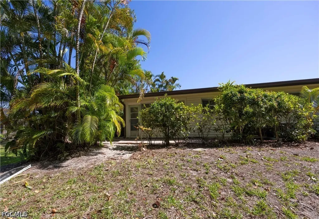 1031 Pine Isle Lane Naples FL 34112