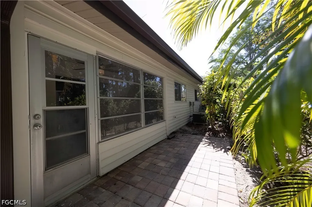 1031 Pine Isle Lane Naples FL 34112