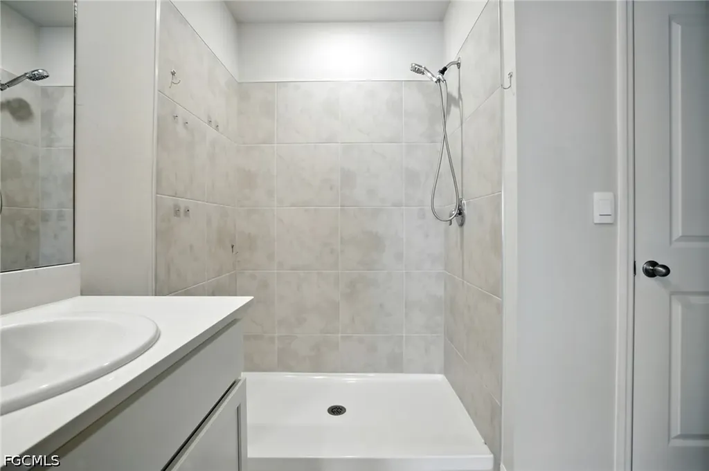 2465 NW 9th Street Cape Coral FL 33993