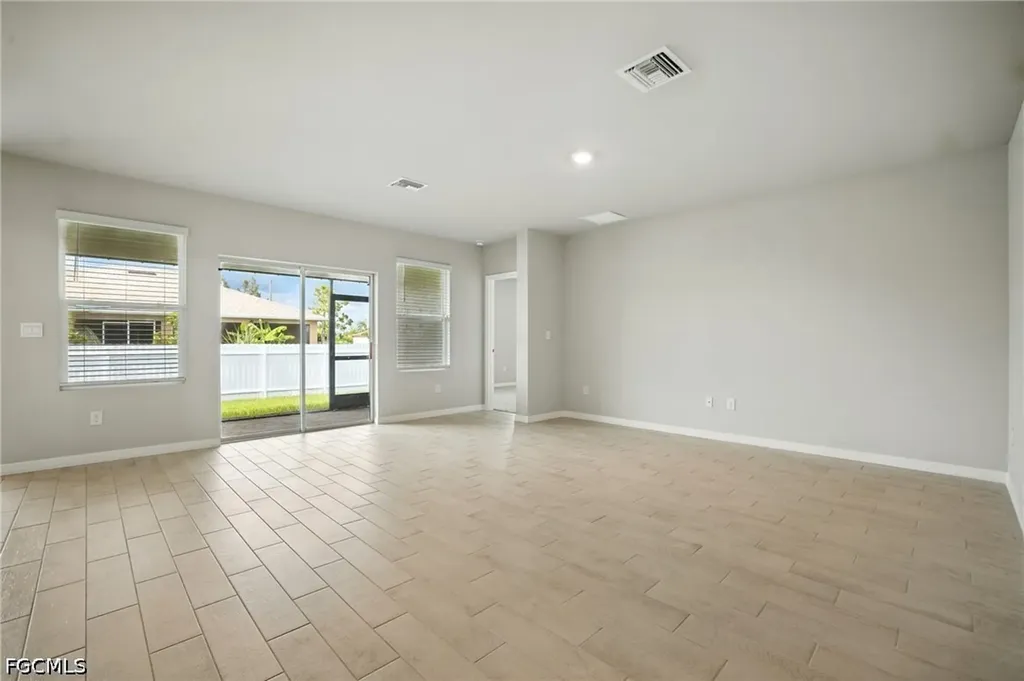 2465 NW 9th Street Cape Coral FL 33993