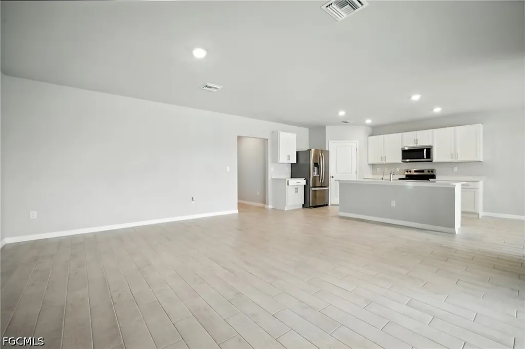 2465 NW 9th Street Cape Coral FL 33993