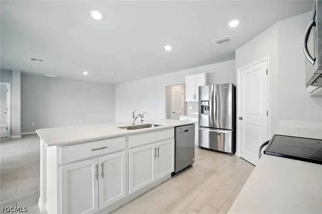 2465 NW 9th Street Cape Coral FL 33993