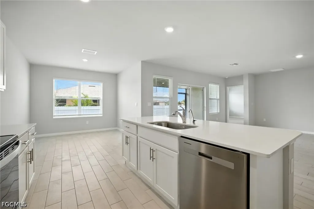2465 NW 9th Street Cape Coral FL 33993