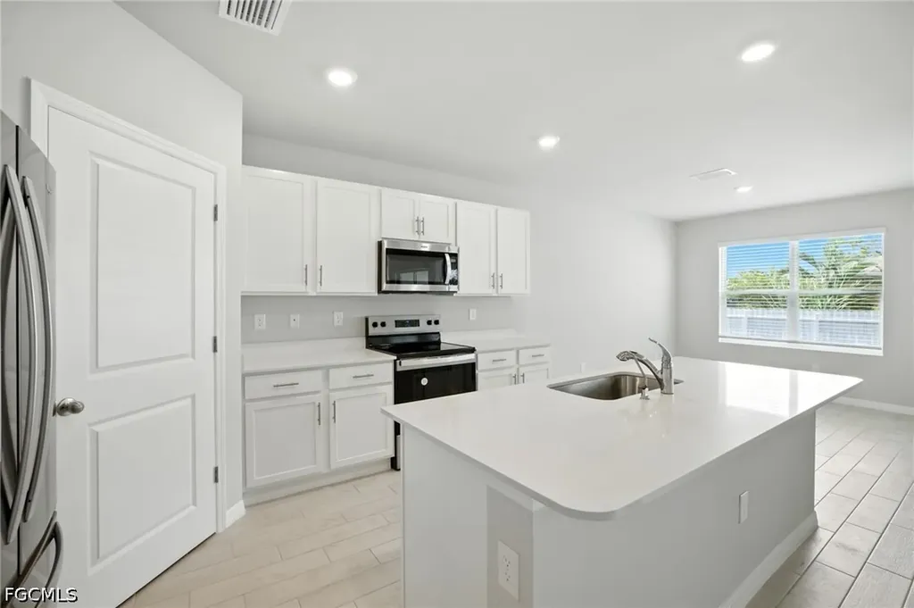 2465 NW 9th Street Cape Coral FL 33993