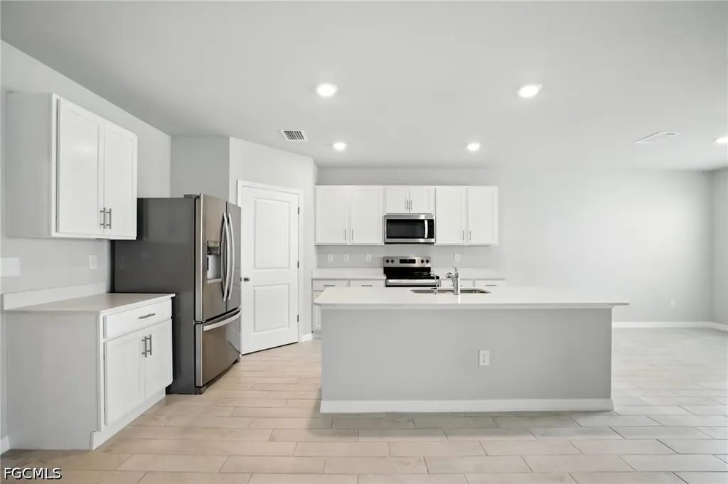 2465 NW 9th Street Cape Coral FL 33993