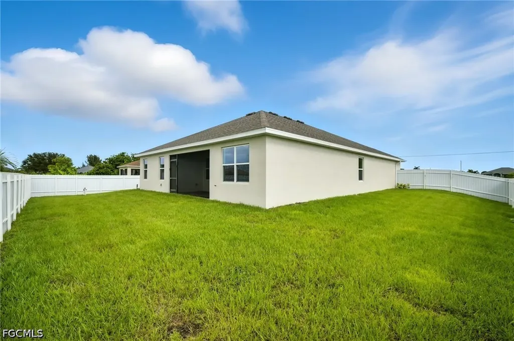 2465 NW 9th Street Cape Coral FL 33993