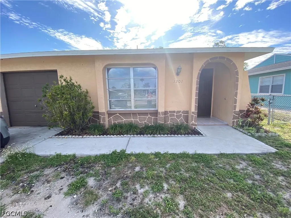 1247 SW Santa Barbara Place Cape Coral FL 33991