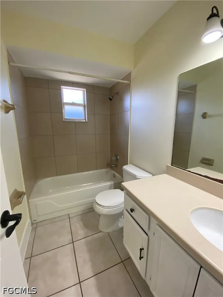 1247 SW Santa Barbara Place Cape Coral FL 33991