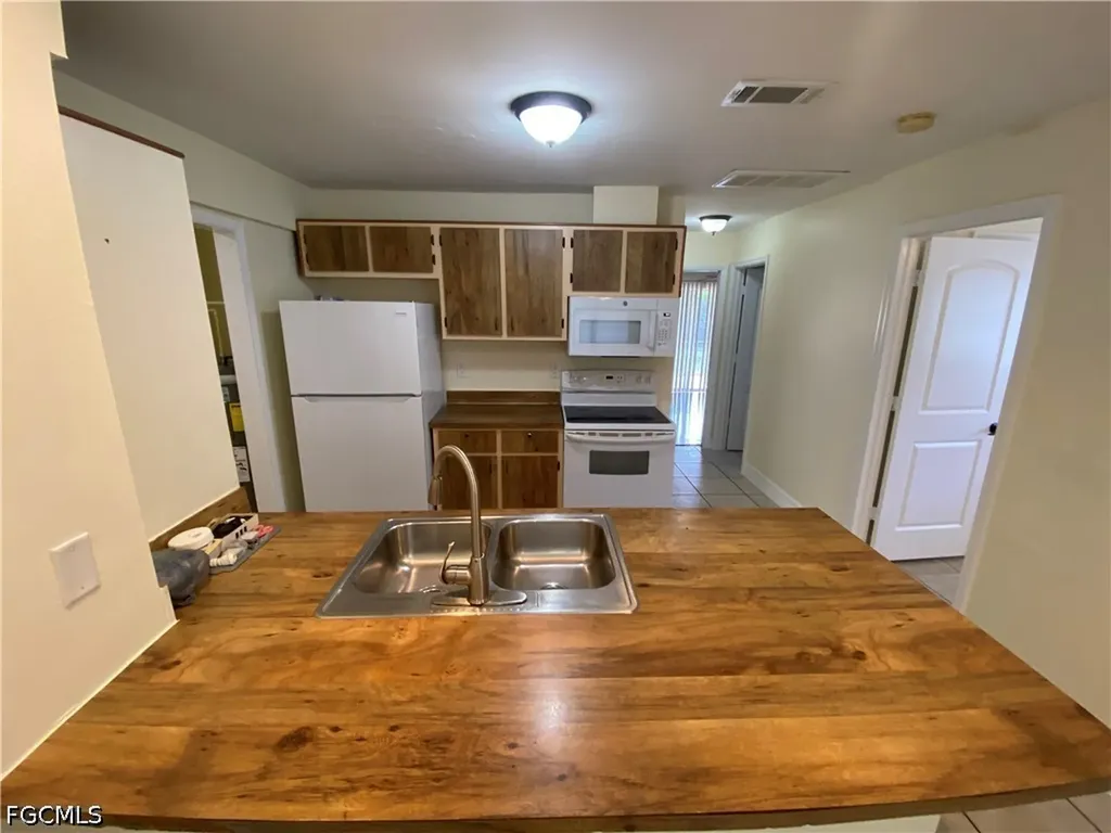 1247 SW Santa Barbara Place Cape Coral FL 33991