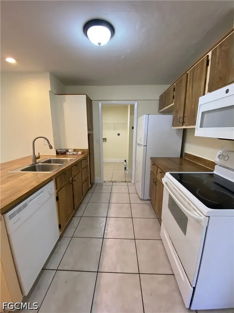 1247 SW Santa Barbara Place Cape Coral FL 33991