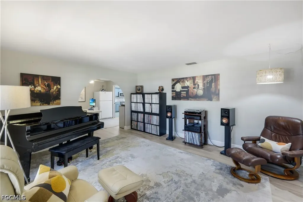 3718 SE 8th Avenue Cape Coral FL 33904