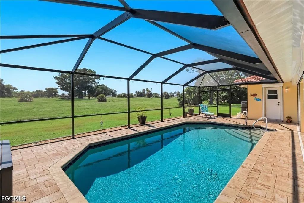 3718 SE 8th Avenue Cape Coral FL 33904