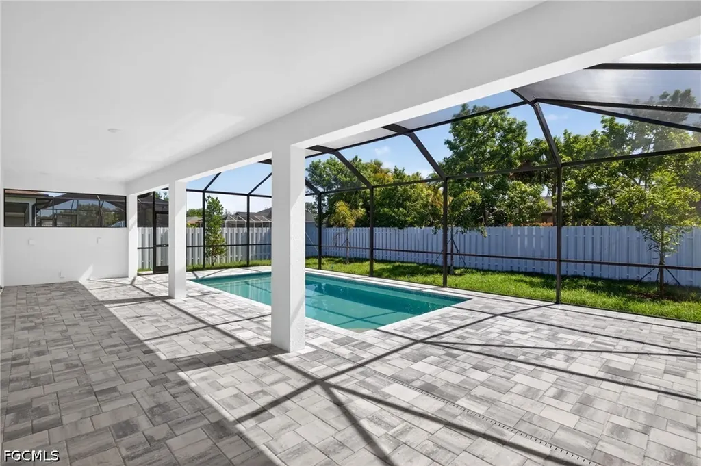 2537 SW 11th Place Cape Coral FL 33914