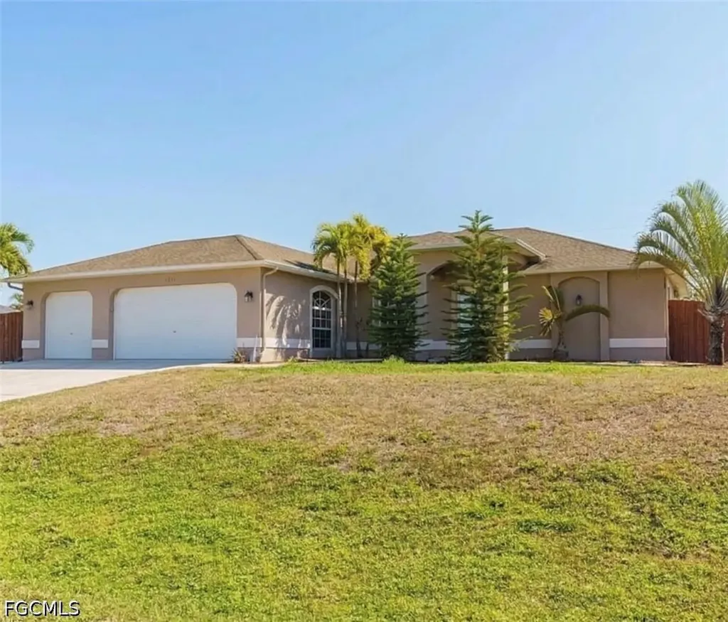 1031 NE 2nd Place Cape Coral FL 33909