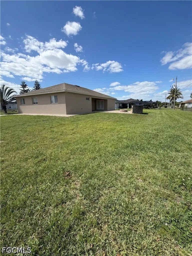 1031 NE 2nd Place Cape Coral FL 33909