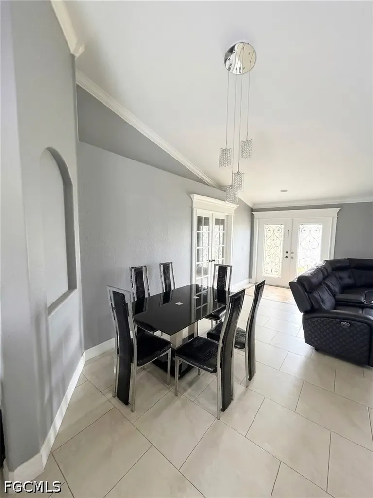 1031 NE 2nd Place Cape Coral FL 33909