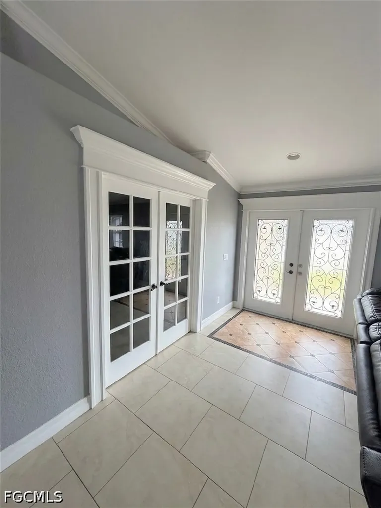 1031 NE 2nd Place Cape Coral FL 33909