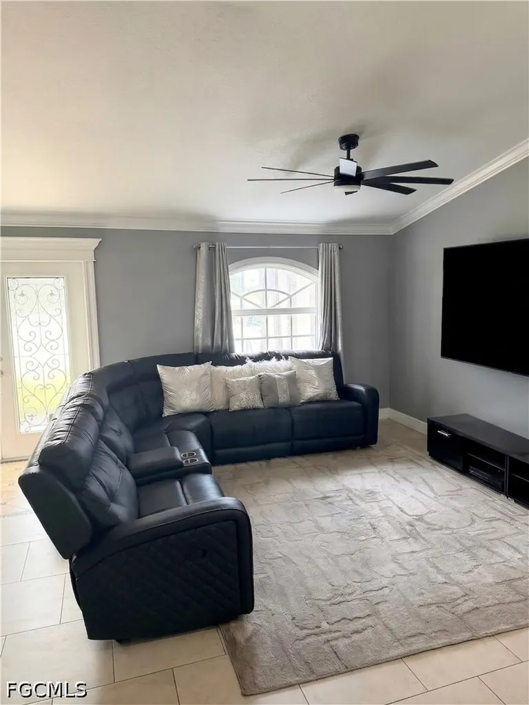 1031 NE 2nd Place Cape Coral FL 33909