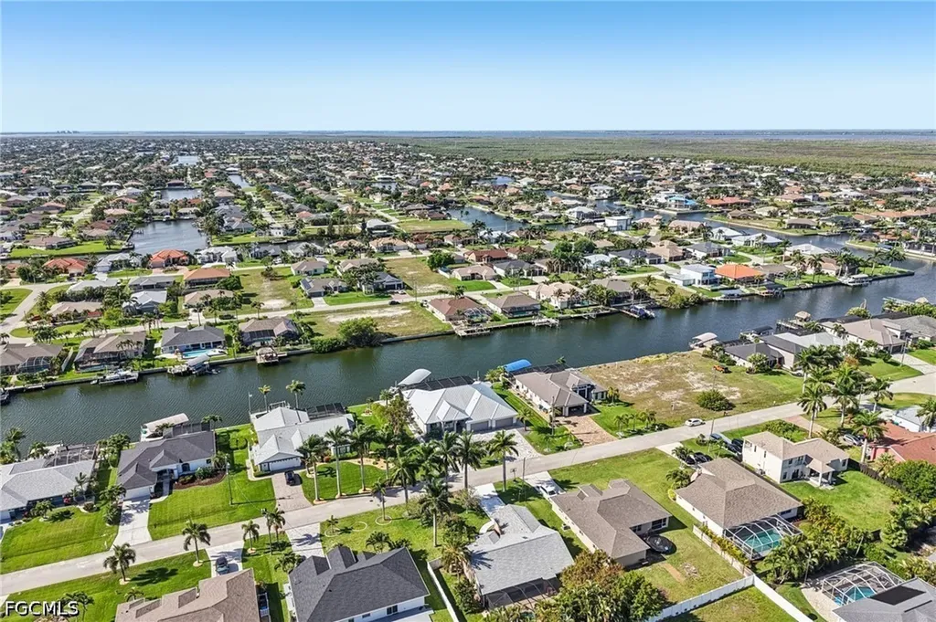 2701 SW 37th Terrace Cape Coral FL 33914