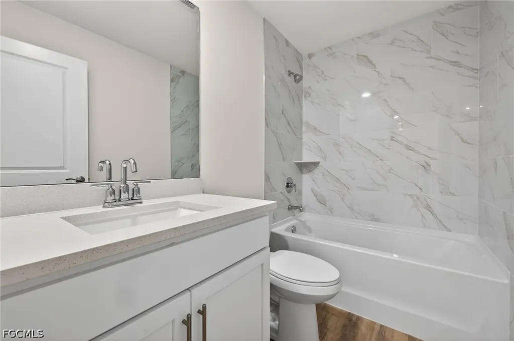 702 NW Douglas Circle Cape Coral FL 33993