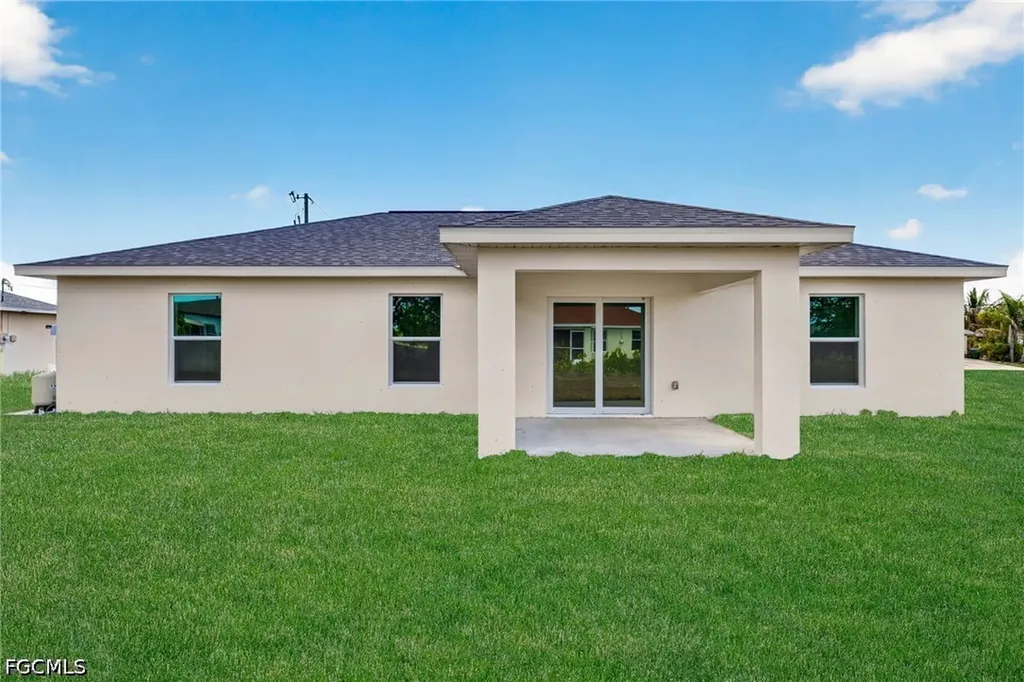 702 NW Douglas Circle Cape Coral FL 33993