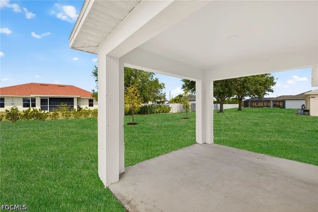 702 NW Douglas Circle Cape Coral FL 33993