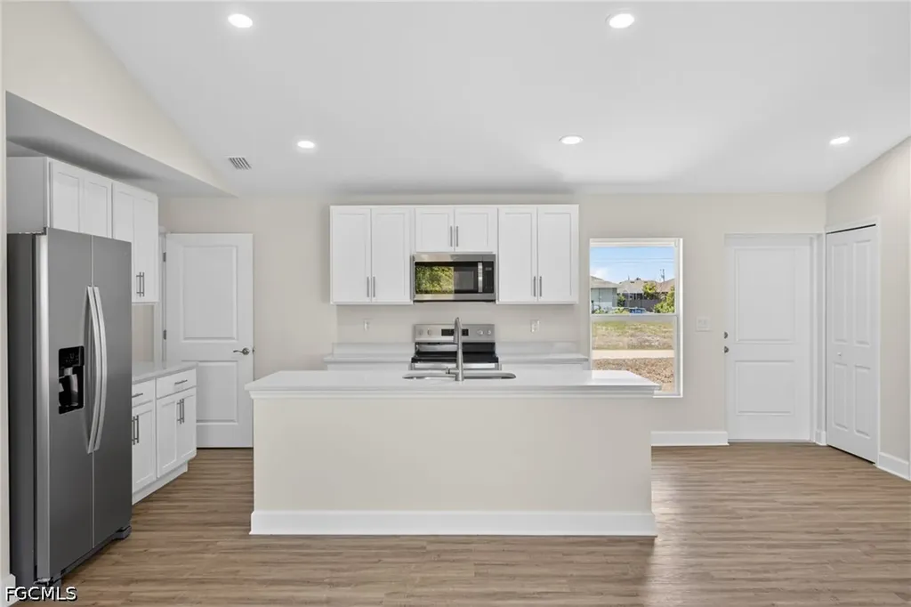 702 NW Douglas Circle Cape Coral FL 33993