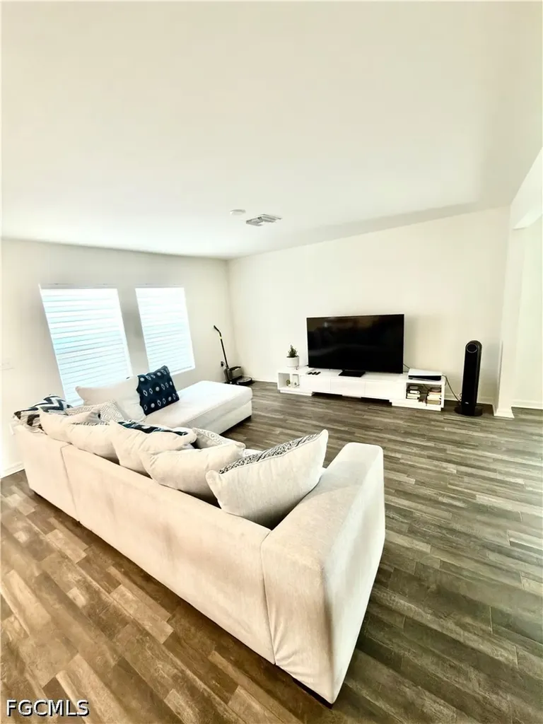341 NE 13th Terrace Cape Coral FL 33909