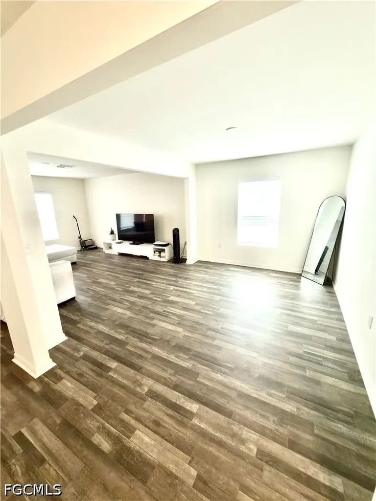 341 NE 13th Terrace Cape Coral FL 33909