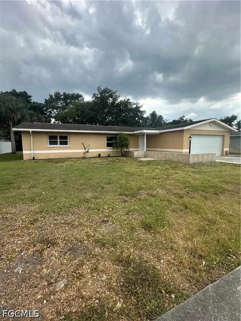 904 Leeland Hights Boulevard Lehigh Acres FL 33936