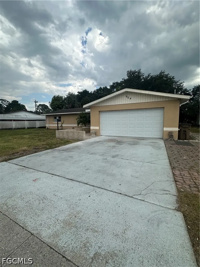 904 Leeland Hights Boulevard Lehigh Acres FL 33936