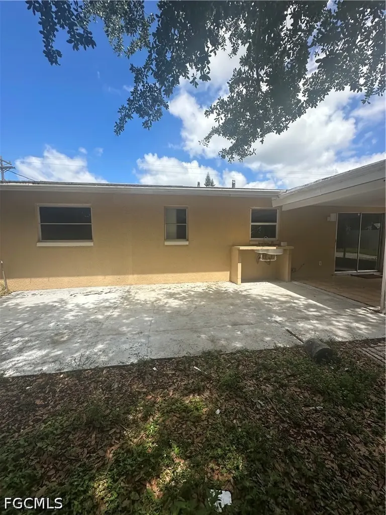 904 Leeland Hights Boulevard Lehigh Acres FL 33936