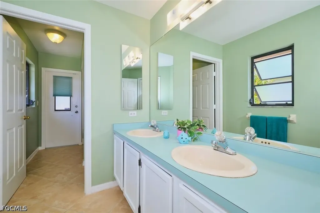 4122 SW 22nd Court Cape Coral FL 33914