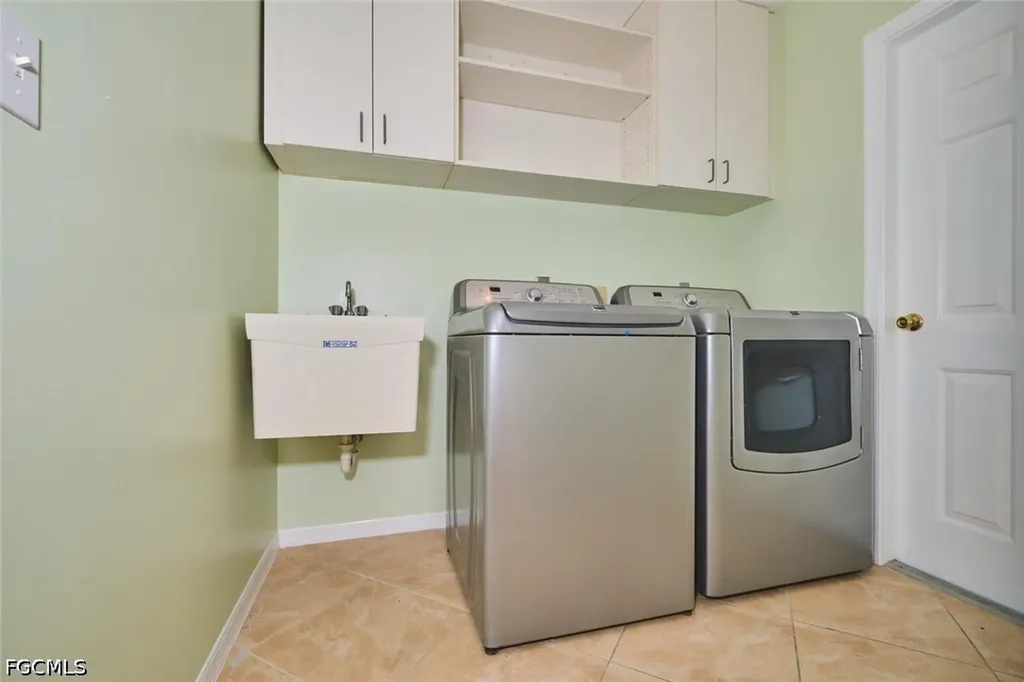 4122 SW 22nd Court Cape Coral FL 33914