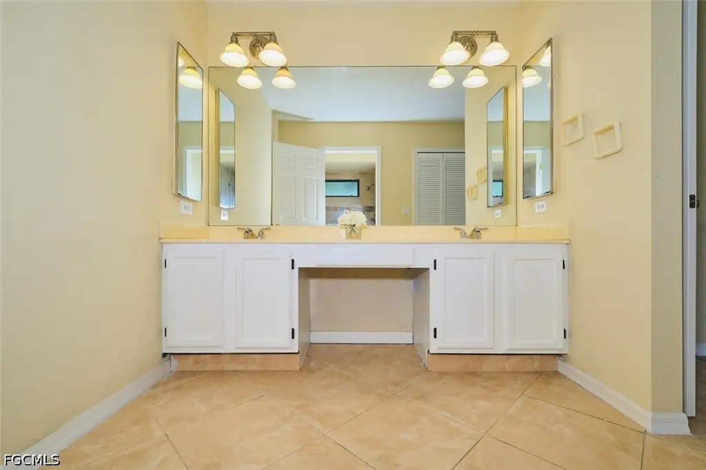4122 SW 22nd Court Cape Coral FL 33914