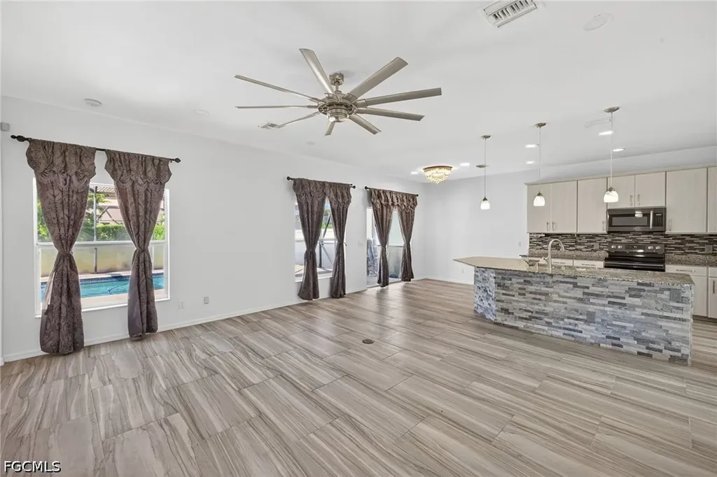2858 Via Campania Street Fort Myers FL 33905