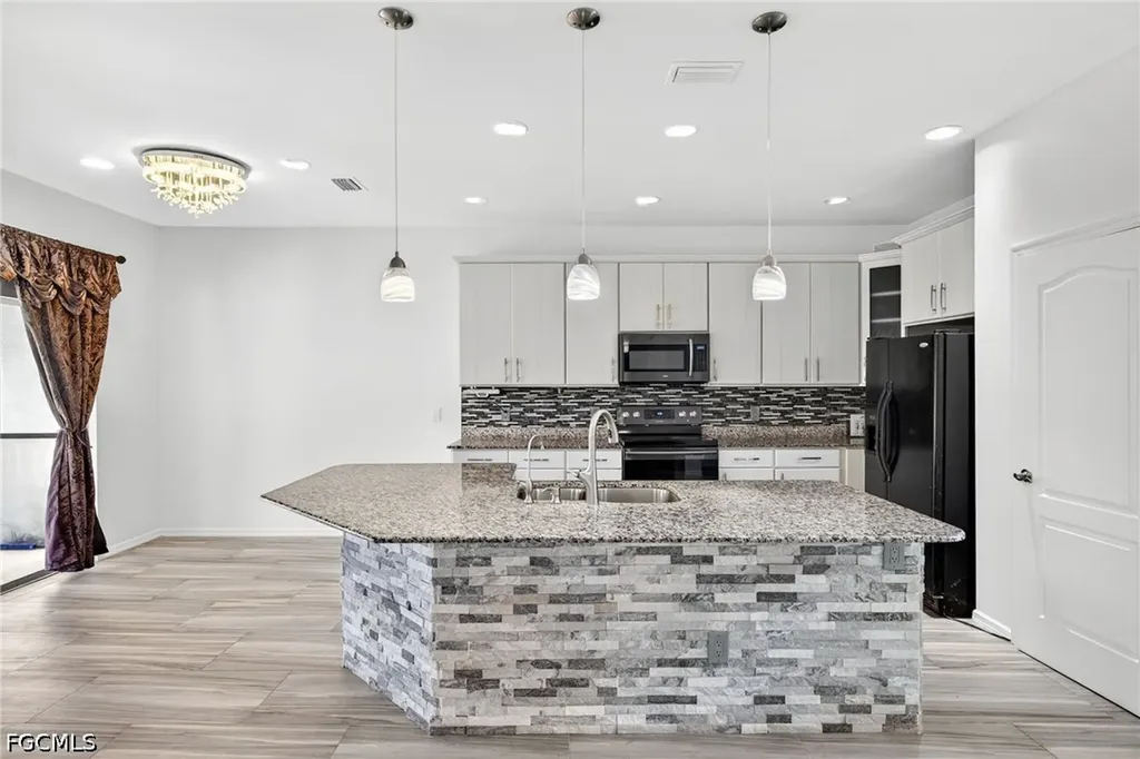 2858 Via Campania Street Fort Myers FL 33905