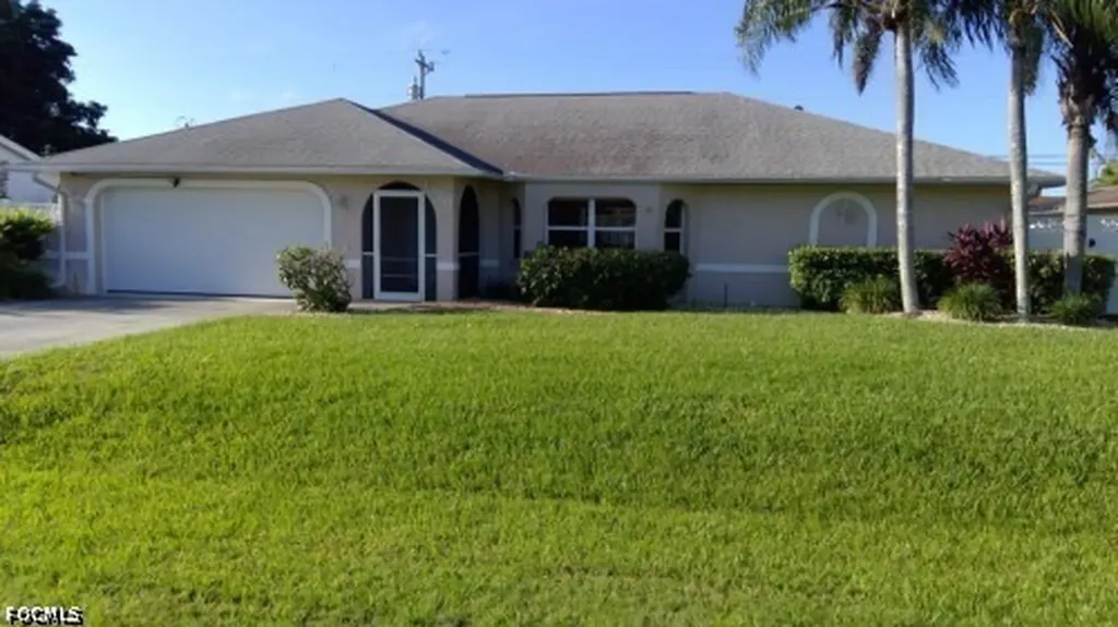 1320 SE 25th Lane Cape Coral FL 33904