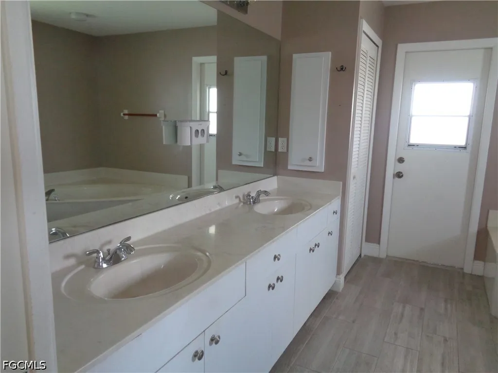 1320 SE 25th Lane Cape Coral FL 33904