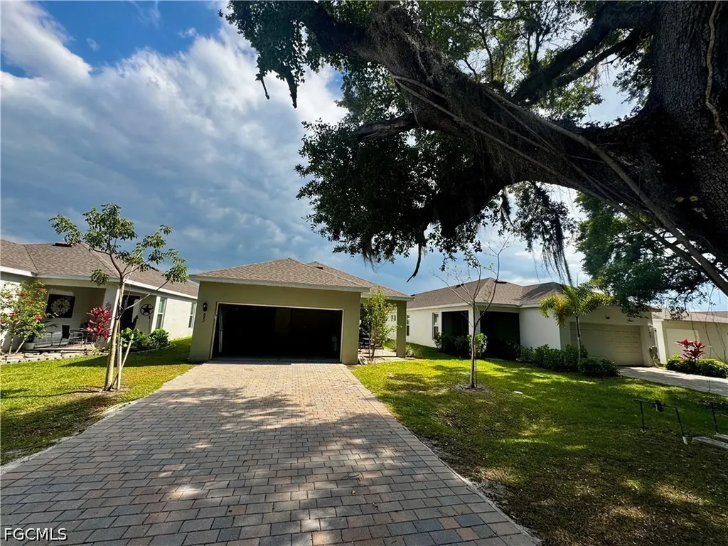 882 Friendship Circle Labelle FL 33935