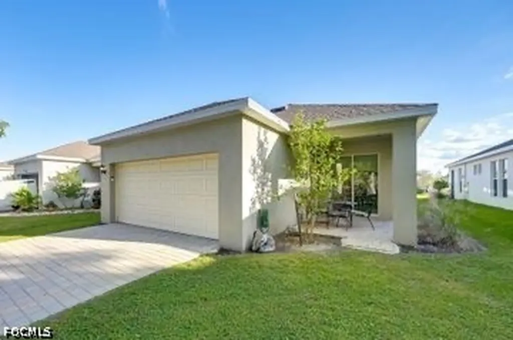 882 Friendship Circle Labelle FL 33935
