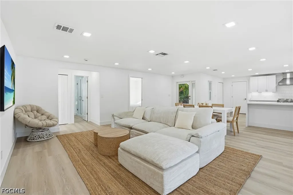 1040 Kings Crown Drive Sanibel FL 33957