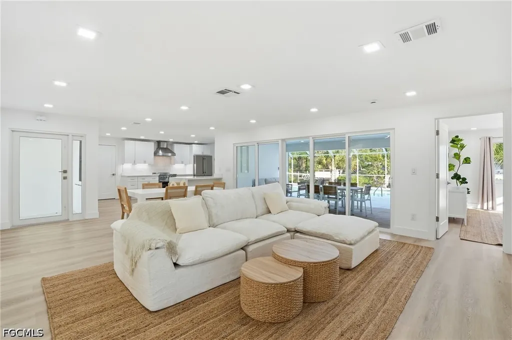 1040 Kings Crown Drive Sanibel FL 33957