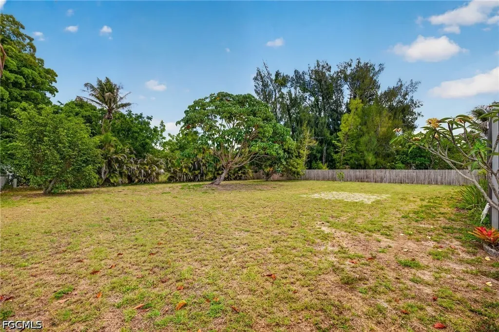 1705 NE 7th Street Cape Coral FL 33909
