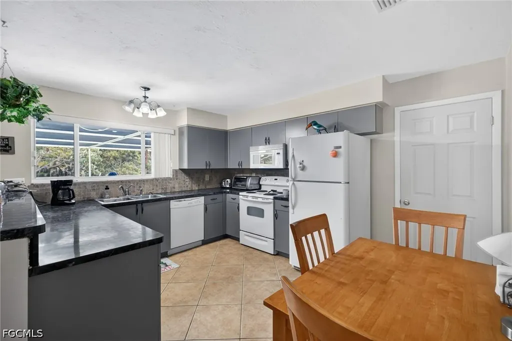 1705 NE 7th Street Cape Coral FL 33909