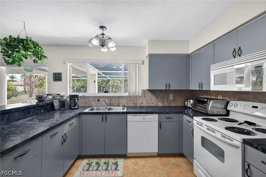 1705 NE 7th Street Cape Coral FL 33909