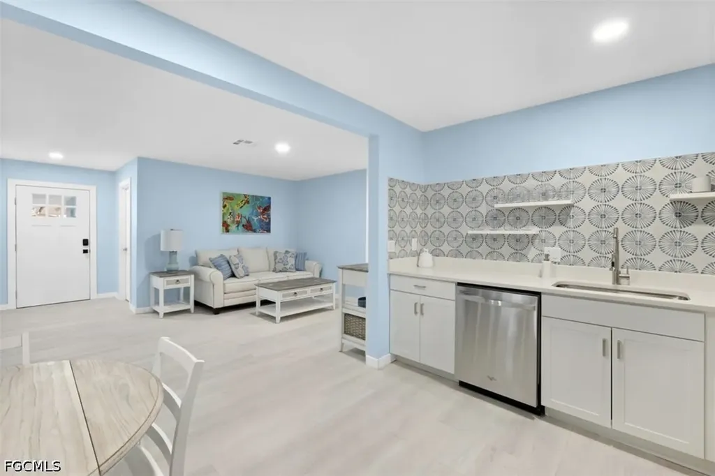 817-819 Indiana Avenue Fort Myers FL 33908