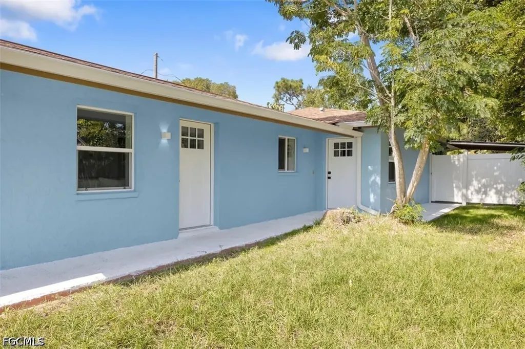 817-819 Indiana Avenue Fort Myers FL 33908
