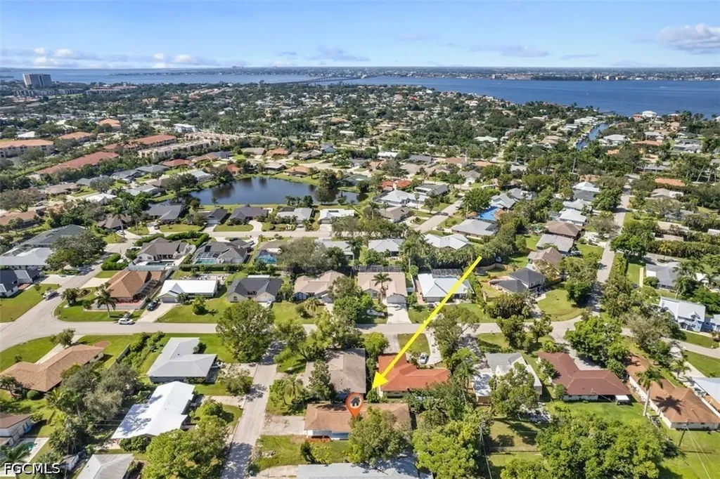 817-819 Indiana Avenue Fort Myers FL 33908
