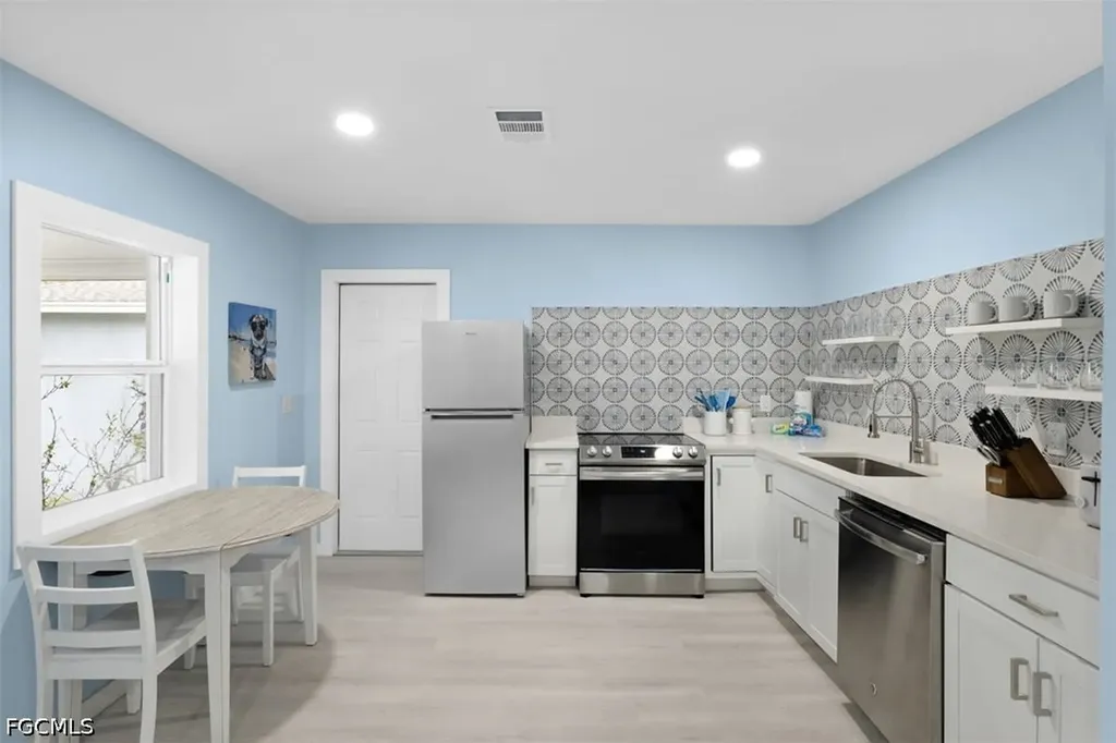 817-819 Indiana Avenue Fort Myers FL 33908